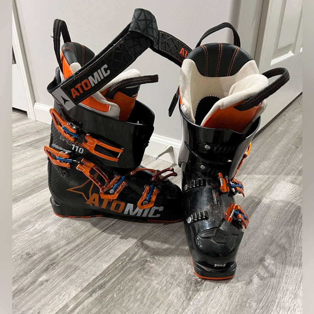 Women’s ski boots size 7.5